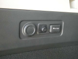 トランク部に100V AC電源(1500W)を装備しています。