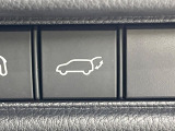 【パワーバックドア】スマートキーや運転席のボタンを押すだけでリアゲートが自動で開閉します!荷物を持っている時や、高い位置にあるバックドアを閉める際に便利な機能です♪