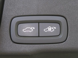 【パワーバックドア】スマートキーや運転席のボタンを押すだけでリアゲートが自動で開閉します!荷物を持っている時や、高い位置にあるバックドアを閉める際に便利な機能です。