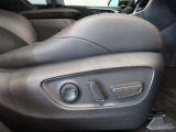 パワーシート搭載。微妙な調整が手軽にでき、ピッタリの最適なポジションで運転することが可能です。