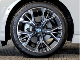 BMW純正アルミホイールです。納車時にはアルミホイールコーティングも承っております!是非ご検討下さいませ。