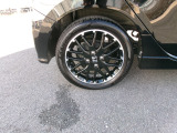 車体にぴったりの純正ホイールです。