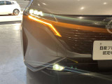 夜間走行の様々な局面に対し、LEDヘッドランプで視認性をしっかり確保。ハロゲンヘッドランプのおおよそ2倍の光量で、広範囲に明るくドライバーをサポートしてくれます。