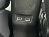 後席用にもUSB電源ポートが2口用意されております
