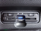 ■【ETC車載器】が装備されています。セットアップをしてお渡しとなり、ETCカードを差し込むだけで高速道路の利用が可能です。