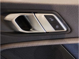 当社BMW認定中古車は全車保証付きでございます。また保証料金や整備費用はお見積書内の諸費用・税金に追加計上する事はございません。認定中古車保証付きのお支払総額でお見積りご依頼の上、他店とお比べください