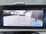バックカメラが使用可能でございます。駐車が苦手な方も後方の映像を確認しながら後退する事が出来ますので安心できます。また、画像も鮮明でございますので物体の確認も容易に確認する事が出来ます。