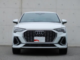 一目でAudiだと分かる特色を持つフロントマスク。