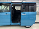 両側パワースライドドア付き!狭い駐車スペースなどでの乗り降りラクラク♪小さなお子さまのいるご家庭には嬉しい装備です。
