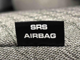 車両側方からの衝撃を緩和するSRSサイドエアバッグ(運転席/助手席)に加えて,SRSカーテンシールドエアバックも標準装備
