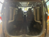 後席を格納すると、これだけの広さが!シーンに合わせたシートアレンジで、大きな荷物も積むことが出来ます♪
