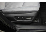 【パワーシート】 電動モーターで動くシートです。自分が調整したいと思う場所のスイッチを押している時間だけ動きます。
