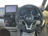 使いやすく安全な操作性と良好な視界を実現した運転席!