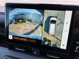 ★パノラミックビューモニター★クルマを真上から見下ろしているかのような映像によって車庫入れや縦列駐車などの駐車時に自車と駐車位置の関係をひと目で確認できスムースな駐車をサポートします!