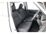 ■車内クリーニング■専門スタッフが見えないところまで徹底洗浄!車内のニオイもリフレッシュ!目に見えないところまで美しくがモットーです。だから、当店の中古車は内装にも自信があります!