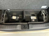 荷室部下部にはちょっとした小物を収納できるアンダーボックスがあるので荷室を広く使えます。