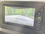 【バックカメラ】駐車時に後方がリアルタイム映像で確認できます。大型商業施設や立体駐車場での駐車時や、夜間のバック時に大活躍!運転スキルに関わらず、今や必須となった装備のひとつです!