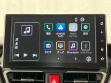 【9インチスマホ連携ディスプレイオーディオ】 対応しているスマホアプリを大画面で使えます!フルセグテレビやラジオの視聴、Bluetooth接続による音楽鑑賞、ハンズフリー通話なども利用可能です。