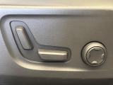 【パワーシート】スイッチ一つで簡単にシート位置の微調整が可能!電動だから力もいりません!自分に最適なシートポジションにセットして、快適なドライブをお楽しみください。