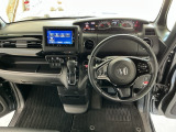【前方視界】開放的な前方視界!運転がしやすく疲れにくいです♪窓が大きく、見通しがとっても良いおクルマですよ♪