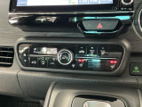 【オートエアコン】AUTOボタンを押してお好みの温度を設定!快適な室温でドライブをお楽しみいただけます♪