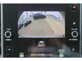 バックカメラの映した画像、ステアリング連動の走行予想ガイドラインも表示されるので使いやすいです