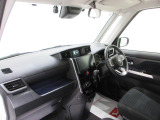 ダイハツのお店では、ダイハツ車を知り尽くしたプロフェッショナルが、専用の診断機器を使って各システムを点検しております。