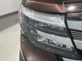 LEDヘッドライトは、点灯の瞬間から最大光量を発揮し、突然暗くなるトンネルなどでの安定感を高めます。