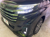 【LEDヘッドライト】悪天候や夜間走行時も良好な視界を確保し安心して運転できる高輝度LEDヘッドライトを装備!点灯速度が早く、消費電力も抑えられています。