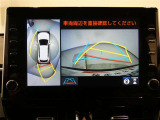 パノラミックビューモニター付きです。車両を上から見たような映像をディスプレイオーディオ画面に表示。運転席からの目視だけでは見にくい、車両周辺の状況をリアルタイムでしっかり確認できます。