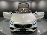 『メルセデス・ケア』が継承されるお車は、車両本体の保証にプラスして、エンジンオイルやワイパーブレード等の消耗部品に関しましても、交換時期に達している場合は無償交換させて頂きます