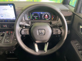 インテリアに合わせたデザインのステアリングは、運転される方のことも考え、運転しやすい形状、大きさです。是非一度、実際に触ってお確かめください。