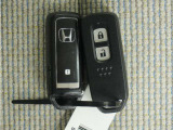 ◆スマートキー◆カギをバッグやポケットに入れたままでもドアロックの開閉ができる『スマートキー』付き!雨天や暗くなってもカギを取り出す必要がなくドアの開錠&エンジンも始動できます