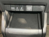 USBソケットで車内でもスマホの充電ができ便利です♪