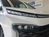 少ない消費電力でクリアな視界を確保するLEDヘッドライトです!スタイリッシュなデザインも好評!