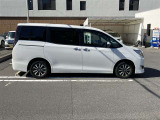 両側パワースライドドア付きだから、狭い駐車スペースなどでの 乗り降りラクラク!小さなお子さまのいるご家庭には嬉しい装備。
