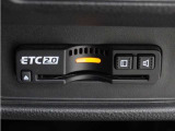 ◆ETC2.0装着◆進化したドライブ体験。料金収受システムだけだったETCが生まれ変わって、高速道路を賢く使うETC2.0に進化しました。多彩な情報サービスが便利で快適なドライブ体験を提供します。