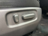【パワーシート】電動でシートポジションの変更が可能です。手動式より細かくシート設定が可能ですのでより快適な姿勢でドライブを楽しんで頂けるでしょう。