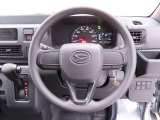 ハンドル周りです。運転している間、長く触れているものだから手に馴染むハンドルがいいですよね♪握ると欲しくなっちゃいますよ。
