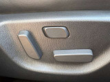運転席は10Wayの電動シートになっています。ドライバーの体格に合わせたドライビングポジションを設定出来ます。また、2人分のポジションをメモリー出来るのでいつでも自分のポジションに戻せます♪