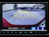 ◆【リアカメラ】が装着されています。リバースに入れるだけで映ります。後方の安全確認や、狭い駐車場での車庫入れ、雨の日や夜間など視界の悪い時に便利です。安全にバックする為には欠かせない装備です。