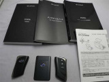 取説・メンテナンスノート・スマートキー・カードキーの4点セットです。