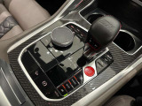 I-driveコントローラーでモニター部分を操作します。直感的に使用することが可能です。