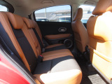 2列目も足元が広々しています。足元が狭い車は乗っていても疲れますよね・・・これだけ広ければ後部座席の方も大満足!皆様で楽しいドライブを!