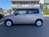 カラーはシャンパンピンクメタリックです。