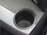 ◆ドリンクホルダー◆手の届きやすい場所にドリンクホルダーがあり、とても便利です。