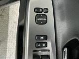 狭い駐車場で便利な電動格納ドアミラーが付いています。