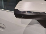 【BMWミラー】視認性の高いスタイリッシュなミラー。自動防眩機能も付いており夜間のドライビングをサポートします。
