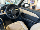 運転者を中心に作り上げられたインパネ、疲労軽減されるシート設計