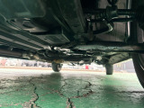中古車という商品の特性上、下回りのサビやキズはございます。